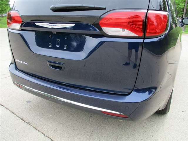 2017 Chrysler Pacifica Touring-L 4dr Mini-Van